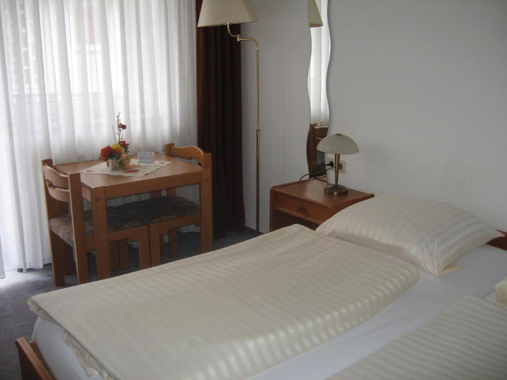 Hotel Alt-Holzhausen Bad Pyrmont Oda fotoğraf