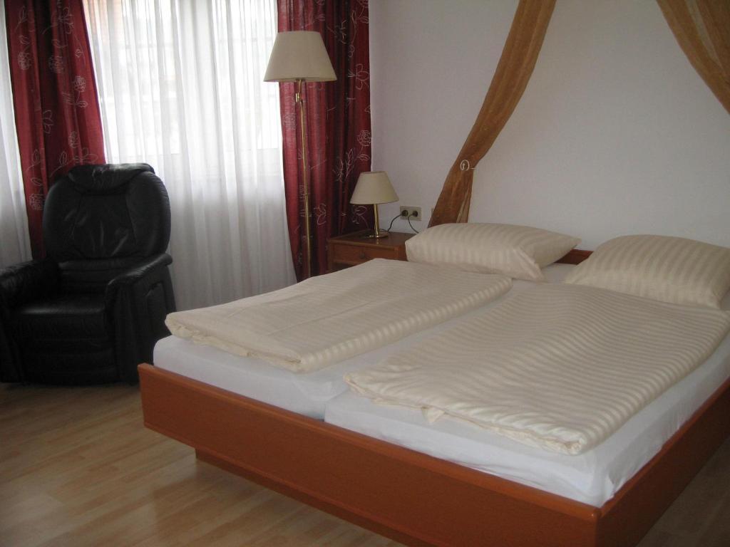 Hotel Alt-Holzhausen Bad Pyrmont Oda fotoğraf